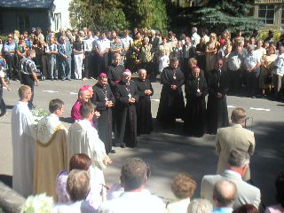 Vyskupai, Dede Gintaras, ir Kiti